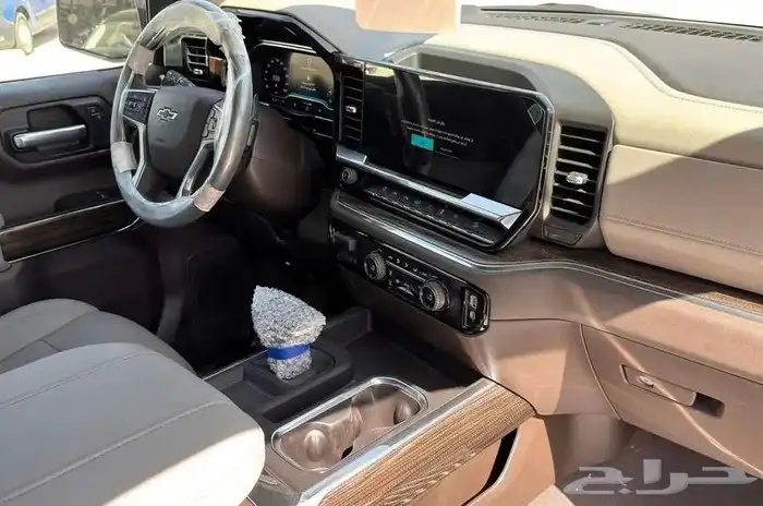 سلفرادو تربل بوس Z71 2025 دبل غمارة اسود 10
