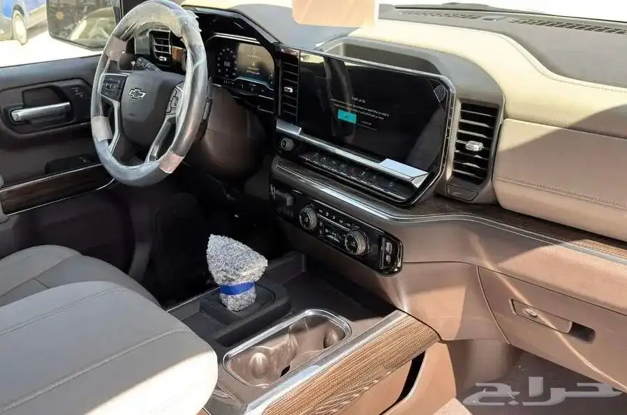 سلفرادو تربل بوس Z71 2025 دبل غمارة اسود 10