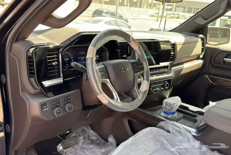 سلفرادو تربل بوس Z71 2025 دبل غمارة اسود 13