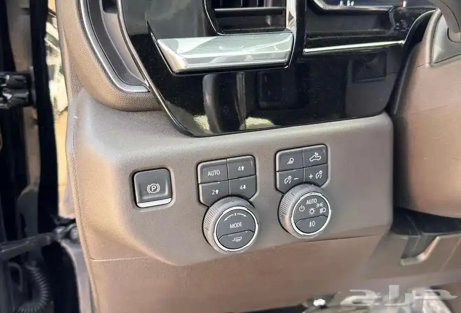 سلفرادو تربل بوس Z71 2025 دبل غمارة اسود 14