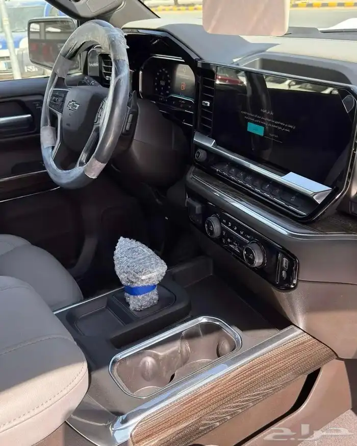 سلفرادو تربل بوس Z71 2025 دبل غمارة اسود 16