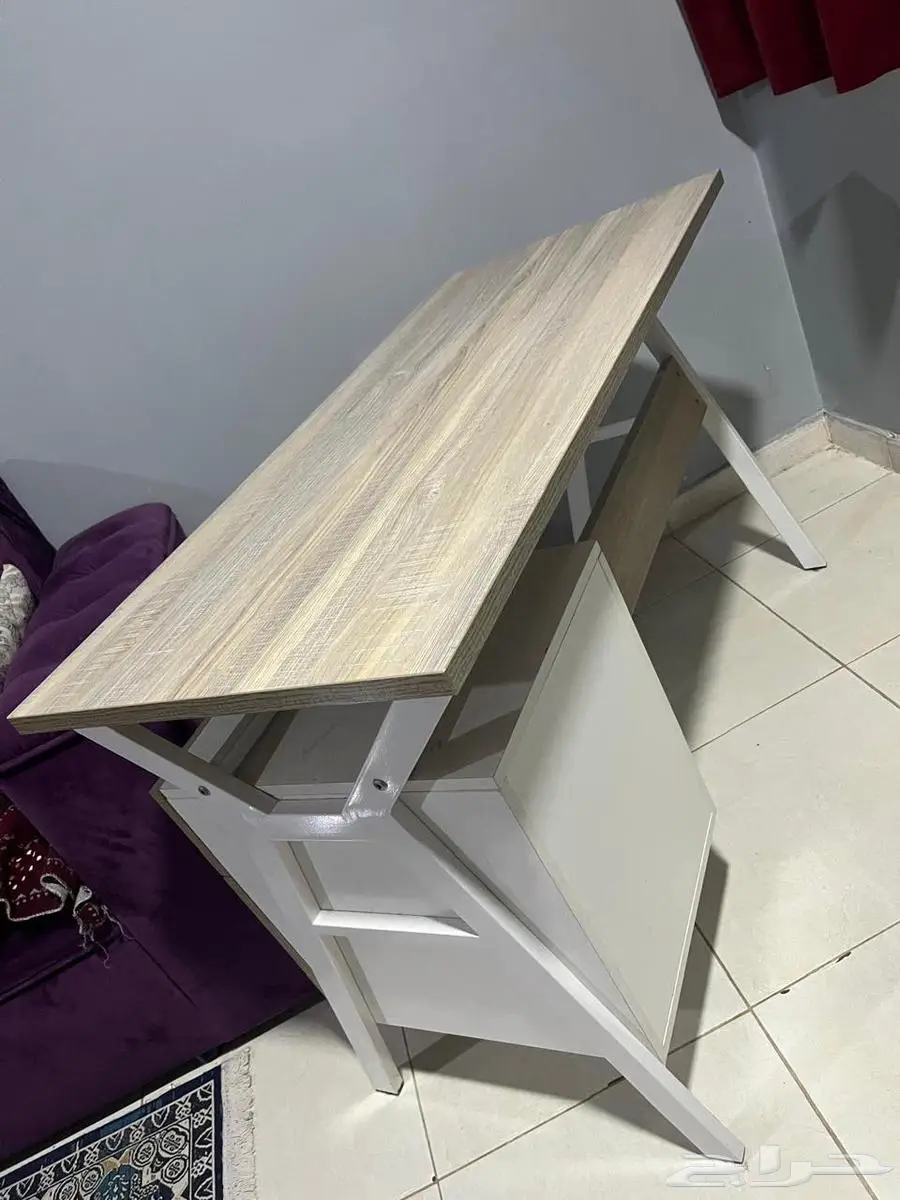 مكتب ممتاز كالجديد تماما 2