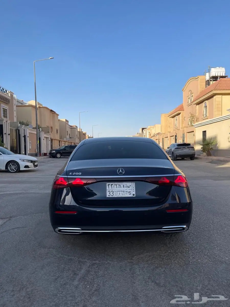 مرسيدس E 200 شبه اصفار 4