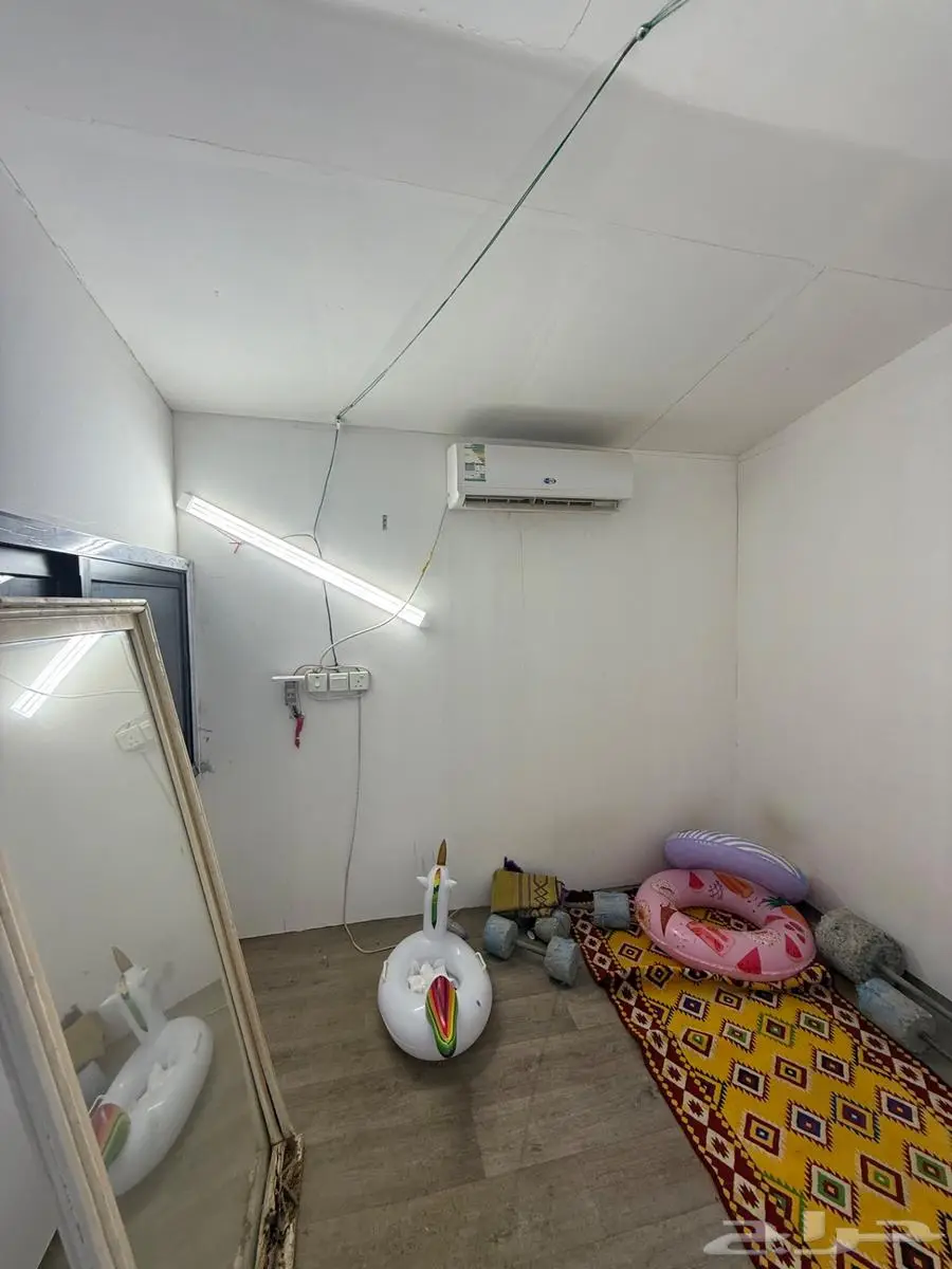 للبيع بركس مع مكيفه 1