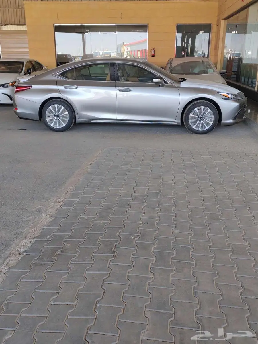 لكزس ES 350 فئه CA موديل 2024 متوفر لدىالحسن 5