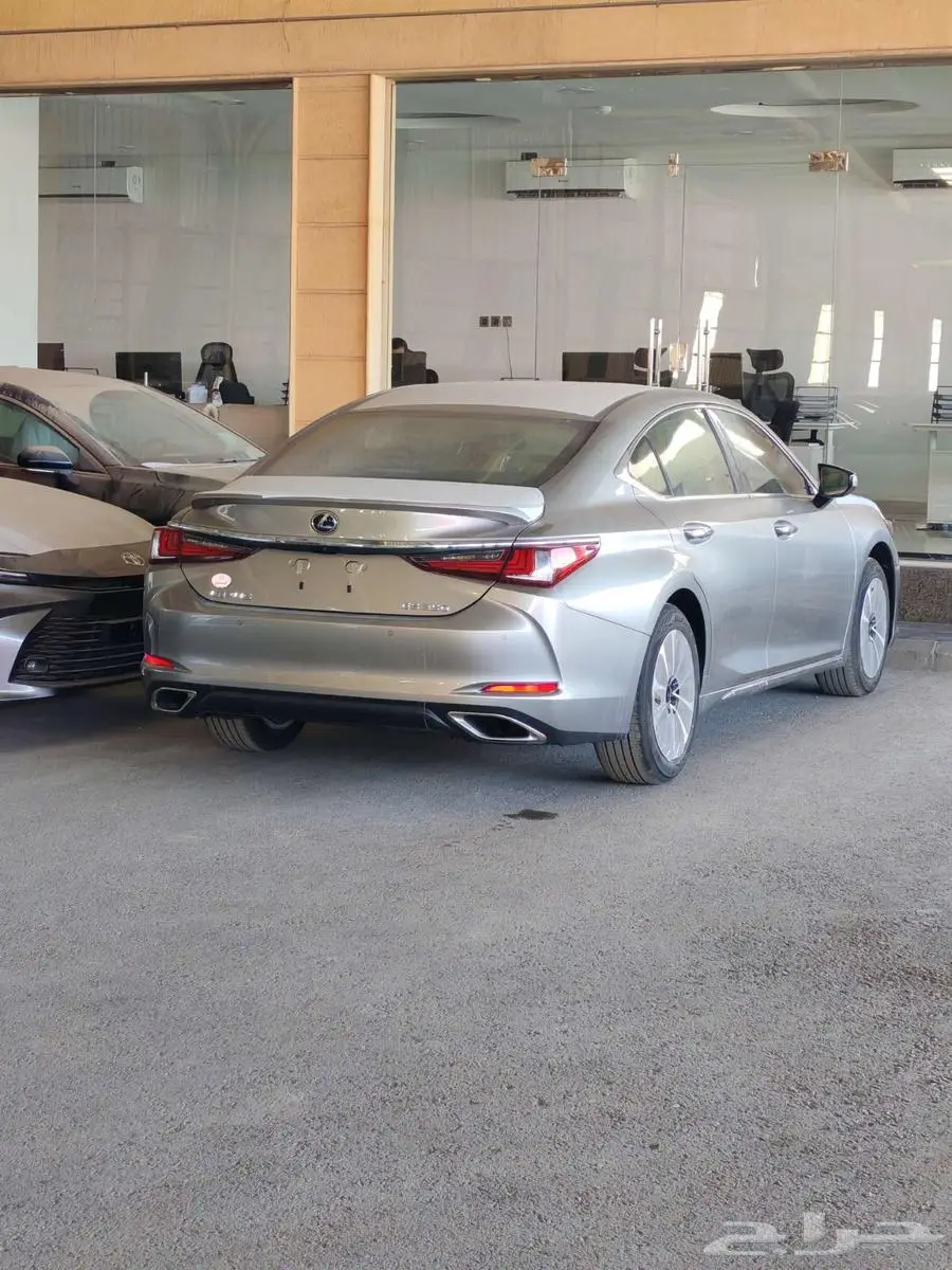 لكزس ES 350 فئه CA موديل 2024 متوفر لدىالحسن 4