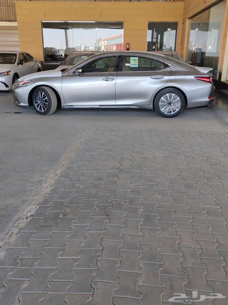 لكزس ES 350 فئه CA موديل 2024 متوفر لدىالحسن 2
