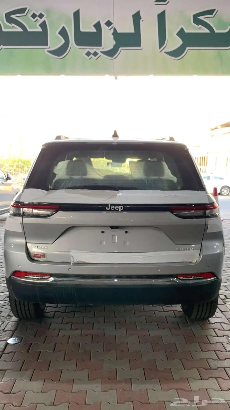 جيب جراند شيروكي لاريدو 2025 الخضر للسيارات - خريص 7