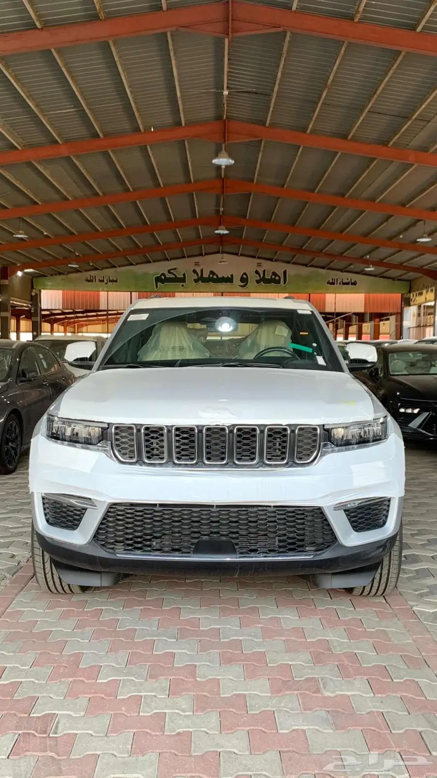 جيب جراند شيروكي لاريدو 2025 الخضر للسيارات - خريص 5