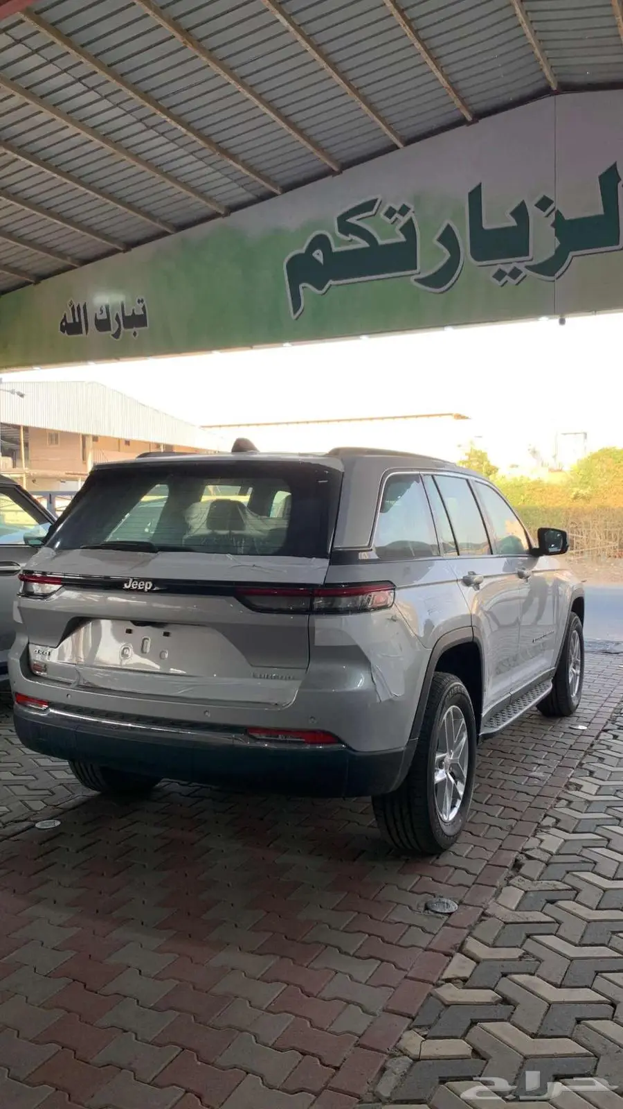 جيب جراند شيروكي لاريدو 2025 الخضر للسيارات - خريص 6