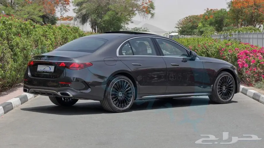 مرسيدس بنز e300 2025 خليجي اصفار مع ضمان الوكيل 7