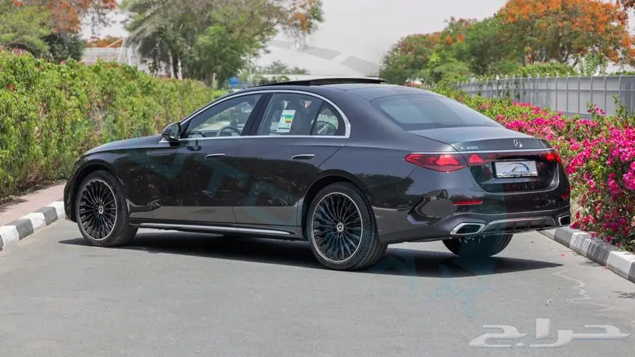 مرسيدس بنز e300 2025 خليجي اصفار مع ضمان الوكيل 5