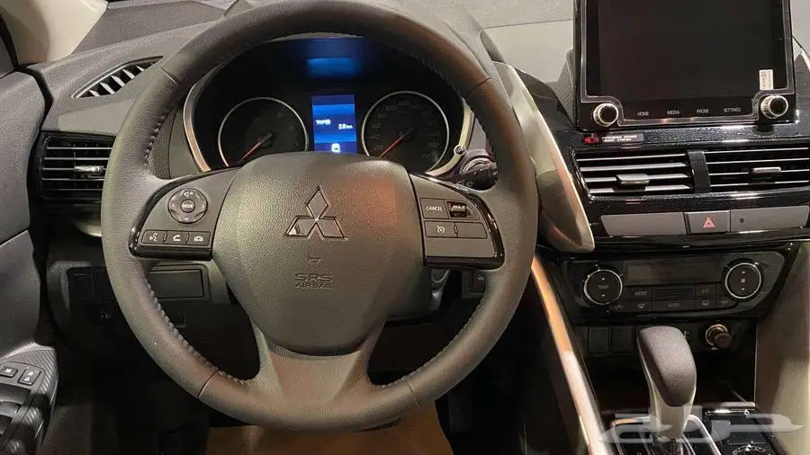 ميتسوبيشي اكليبس كروس نص فل موديل 2025 5