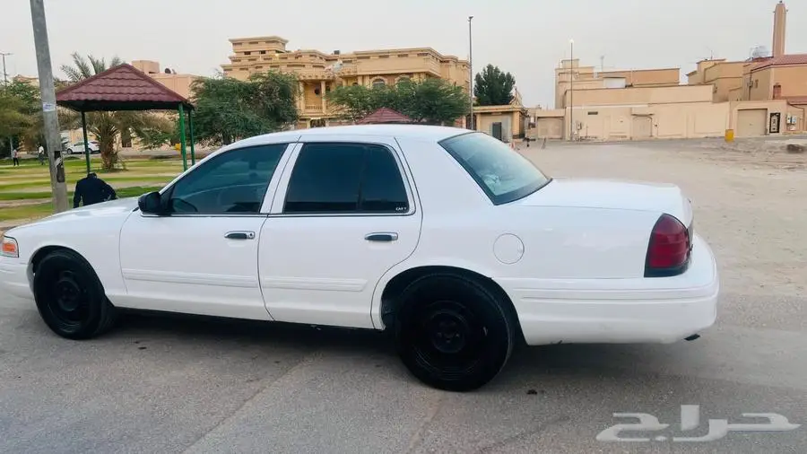 فورد فكتوريا 2011 نظيف ماشي 220 الف 2