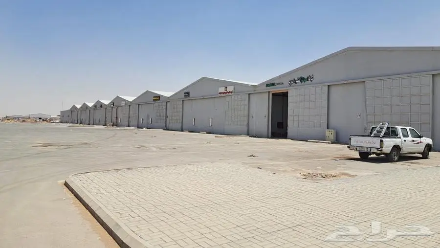 مستودع 17 للإيجار المساحة 340 م 2 طريق الحائر حي الغنامية 0