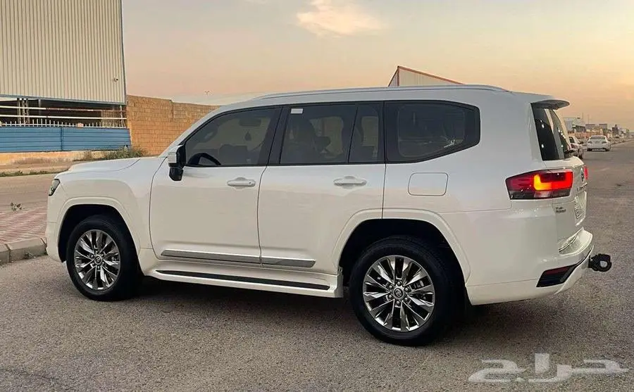 تويوتا لاندكروزر GXR L4 2022 3