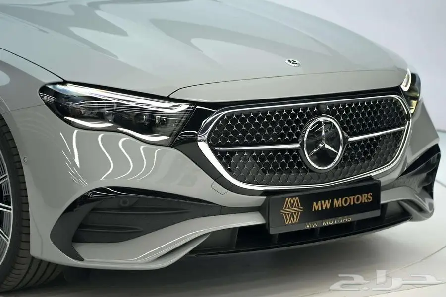 مرسيدس E 300 موديل 2025 أصفار خليجي رمادي ألبين بني تونكا 26