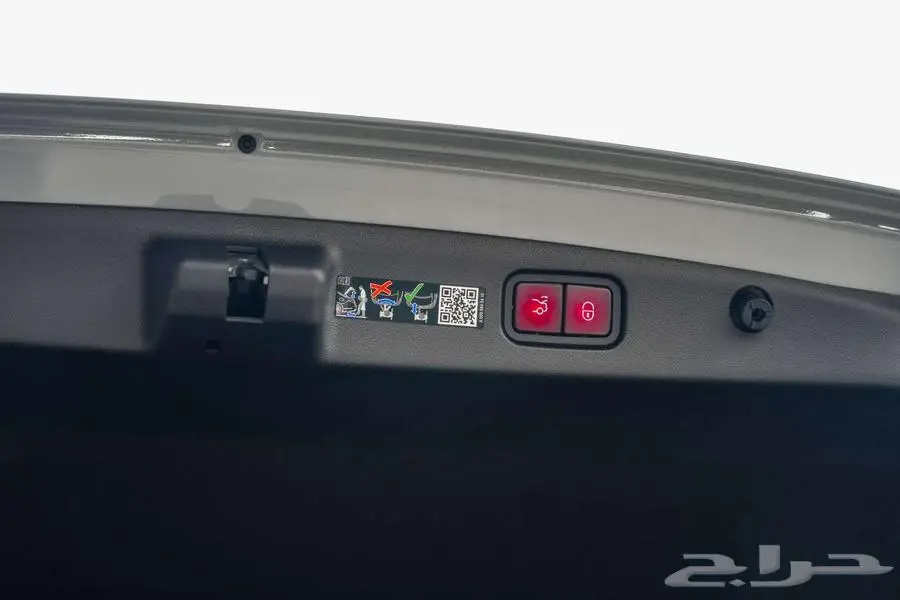 مرسيدس E 300 موديل 2025 أصفار خليجي رمادي ألبين بني تونكا 21