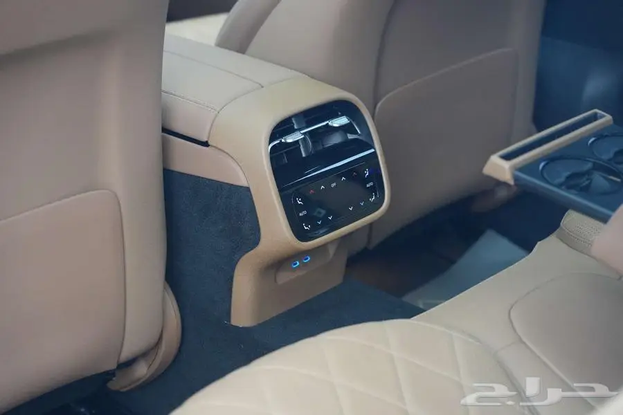 مرسيدس E 300 موديل 2025 أصفار خليجي رمادي ألبين بني تونكا 19