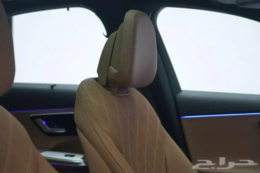 مرسيدس E 300 موديل 2025 أصفار خليجي رمادي ألبين بني تونكا 18
