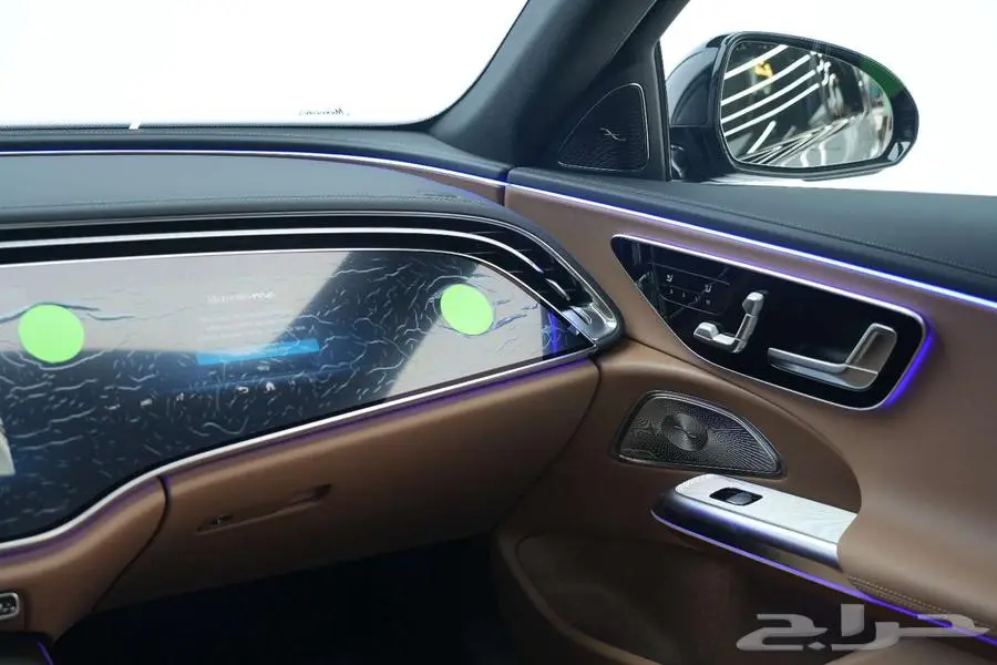 مرسيدس E 300 موديل 2025 أصفار خليجي رمادي ألبين بني تونكا 9