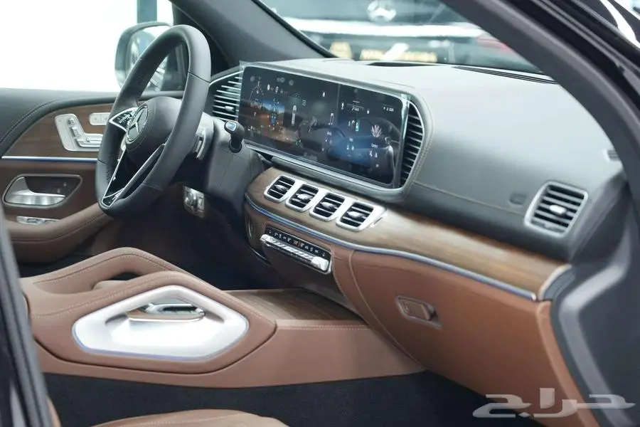 مرسيدس GLE 450 SUV موديل 2024 أصفار خليجي أسود بني 9