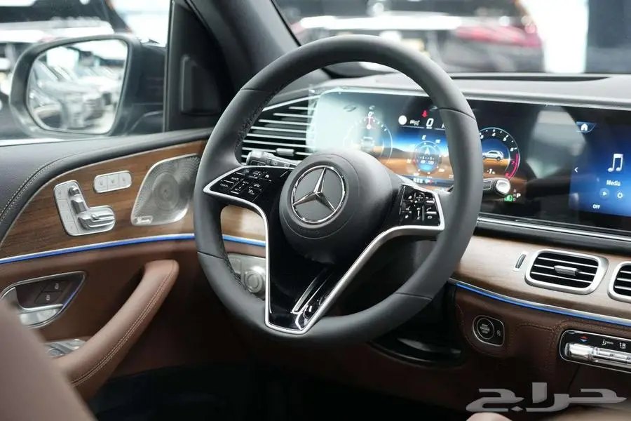 مرسيدس GLE 450 SUV موديل 2024 أصفار خليجي أسود بني 7