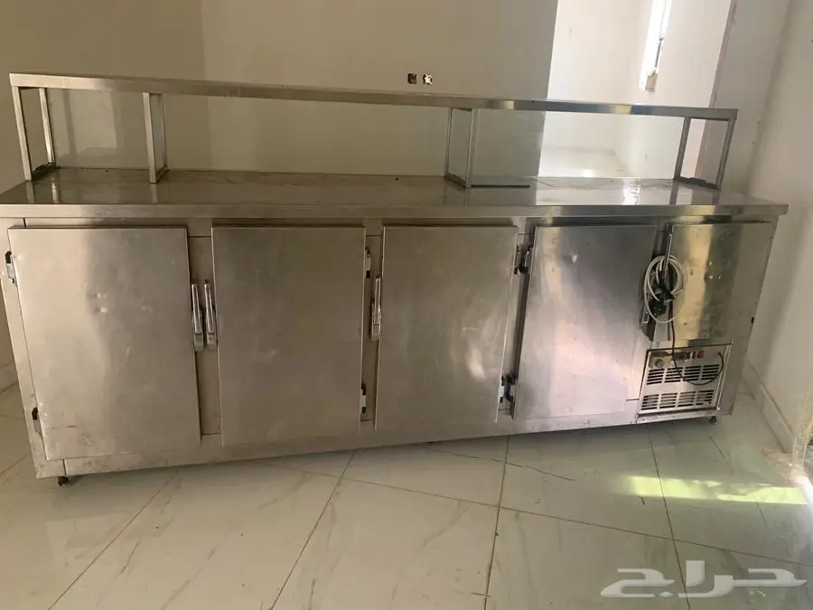 ثلاجة مشويات مصنع الاهلي نظيفة جدا 3 متر مع استاند  فرن بتزا 5