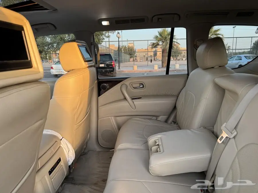 جيب انفنتيQX80 2013 اسود ملكي 40