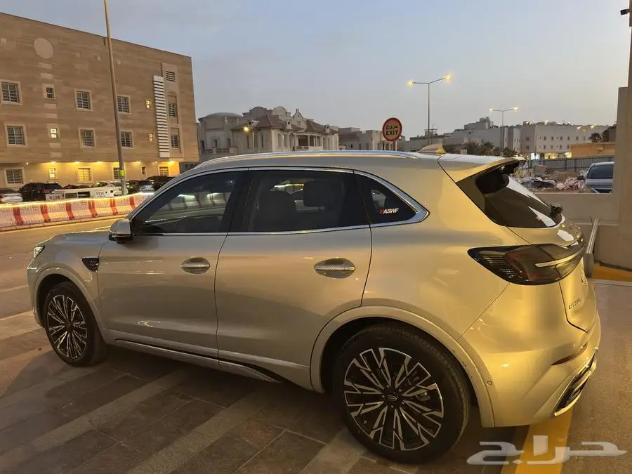 Hongqi HS5 2025 - فل اوبشن - ماشية 10 الاف فقط مالك اول 3