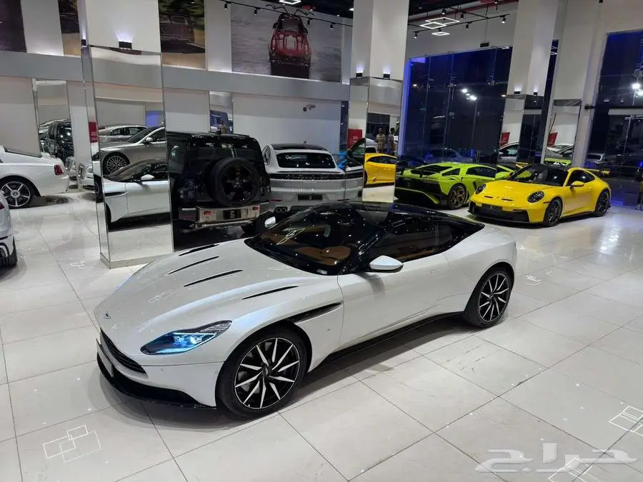 استون مارتن DB11 موديل 2018 0