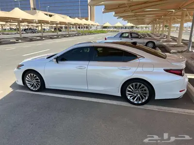 لكزس ES350 DD 2019 نظيف 4