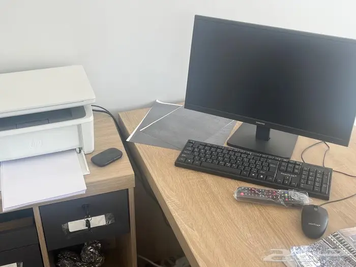 جهاز كمبيوتر مع طابعه 0