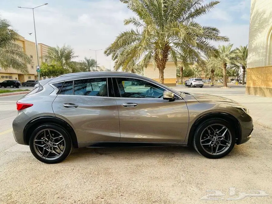 انفنتي Q30 فل 2017 بحالة ممتازة 9