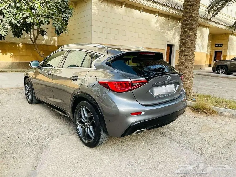 انفنتي Q30 فل 2017 بحالة ممتازة 7