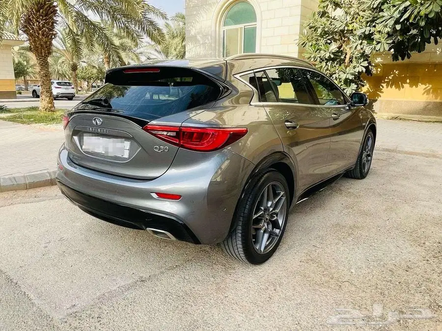 انفنتي Q30 فل 2017 بحالة ممتازة 6