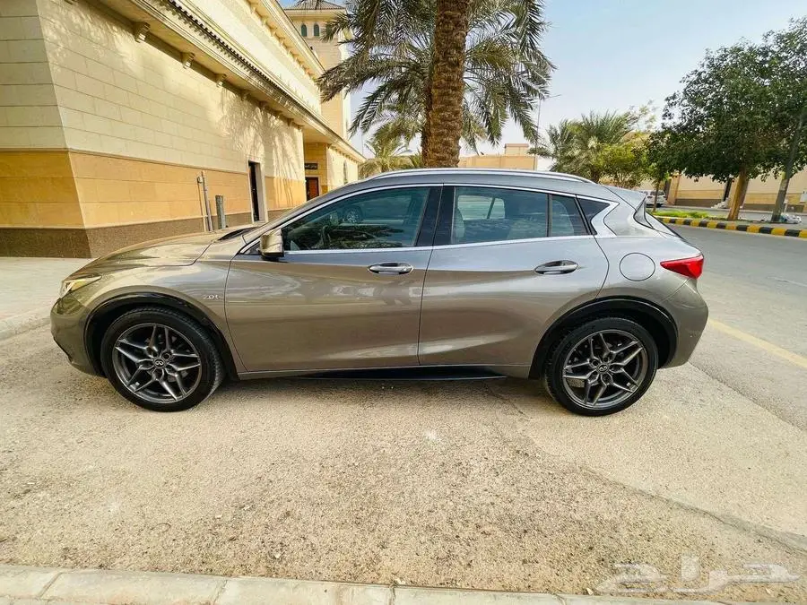 انفنتي Q30 فل 2017 بحالة ممتازة 5