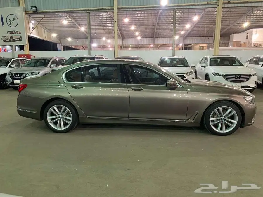 بي ام دبليو 740Liموديل 2019 فل كامل 4