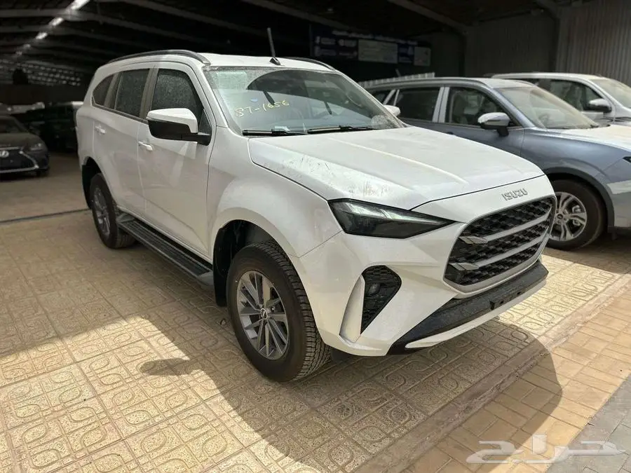 ايسوزو جيب MUX فل 2025 كاش وتقسيط 4