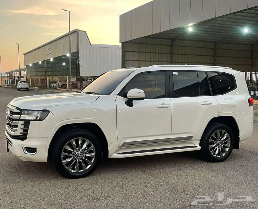 تويوتا لاندكروزر GXR L4 2022 1
