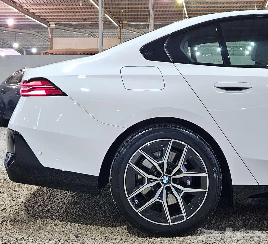 BMW .. 2024.520i 24