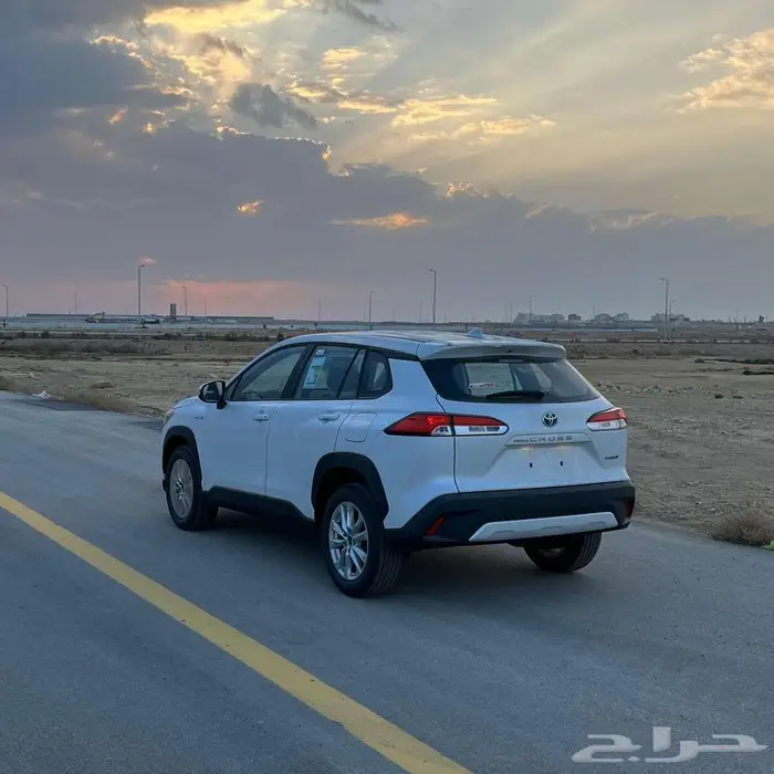تويوتا كورولا كروس LE هايبرد 2025 - عروض الأقساط 3