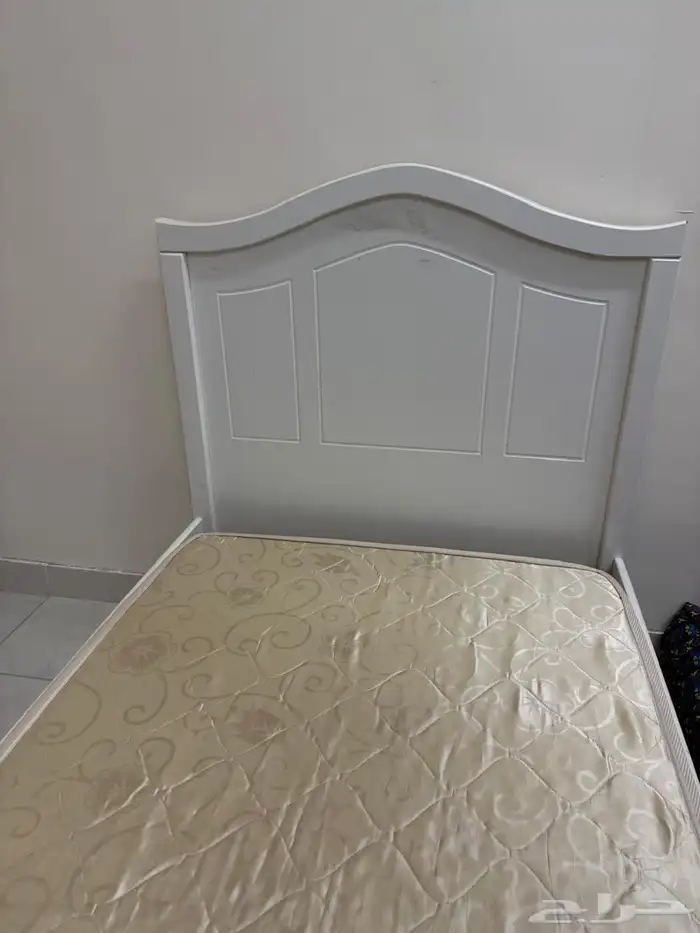 كنب وسرير للبيع 1