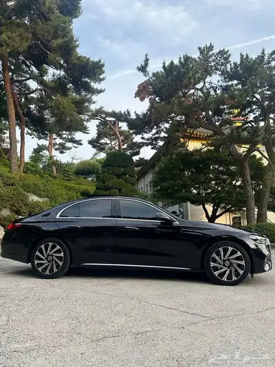 مرسيدس E300 2024 اسود 9