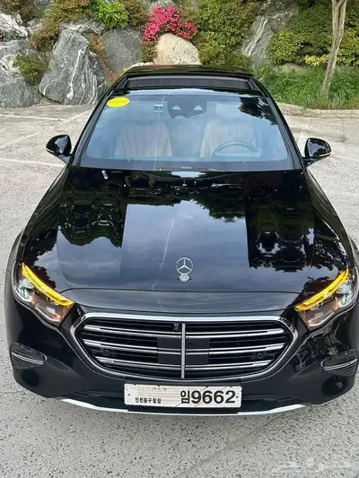 مرسيدس E300 2024 اسود 5