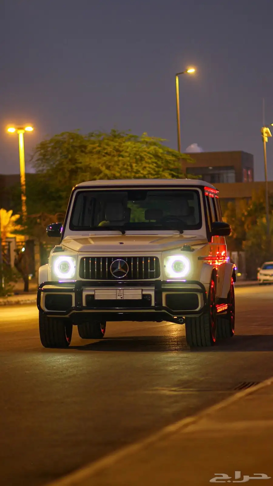 مصور سيارات فارهه بسعر بمتناول الجميع . 5