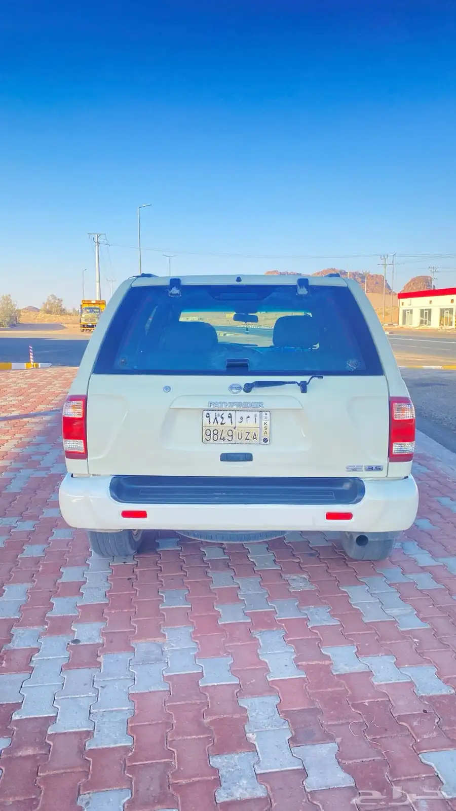 باثفندر 2003 ابيض 1