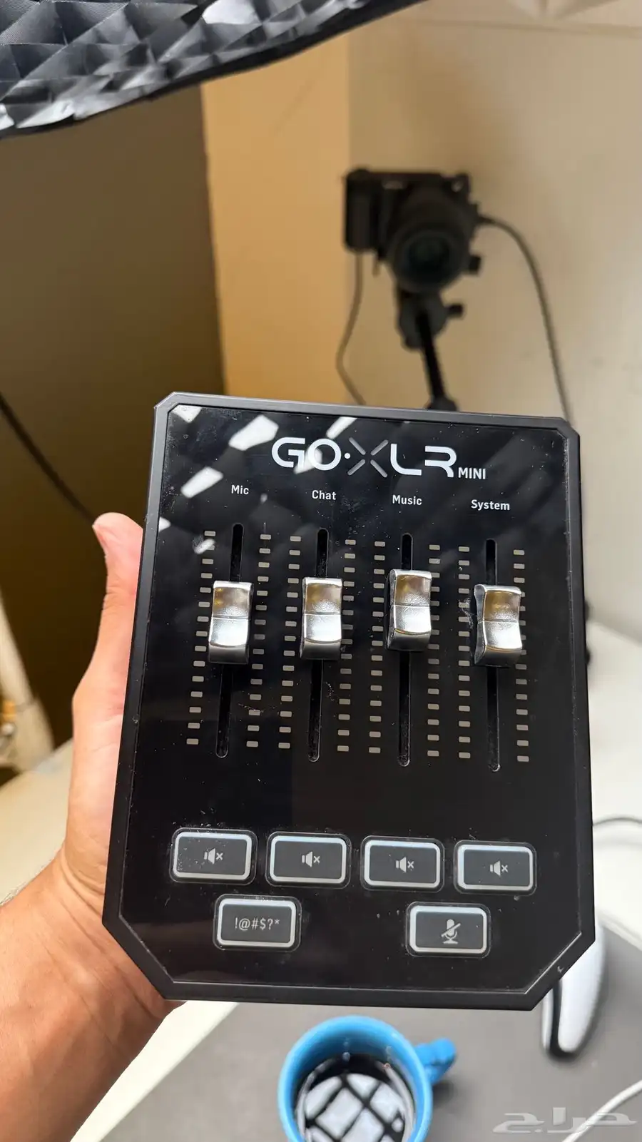 ميكسر goxlr ومايك وعدسة سيقما 30 sigma فتحه 1.4 5