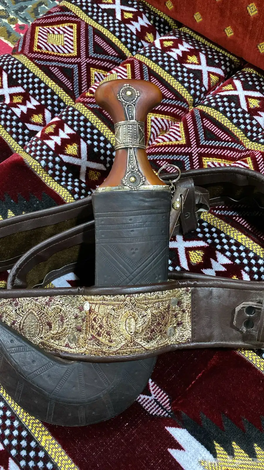 جنابي كفو نجرانيه فيها صنعانيه وفيه حك زراف وفيها قرن 3