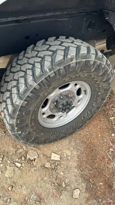 للبيع كفرات حجري 285 75 16 1